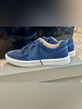 Clarks Makea Court Navy Blue & White Leather Women’s Sneakers sz 9.5 NWT